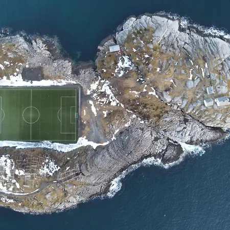 Modern In Daire Henningsvær