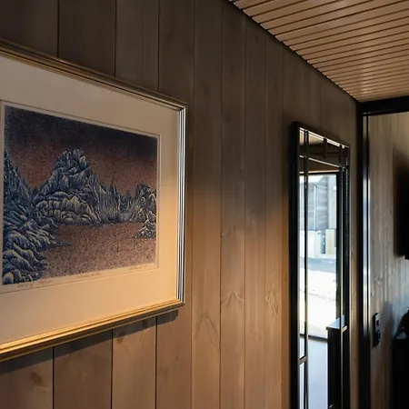 Modern In * Henningsvær